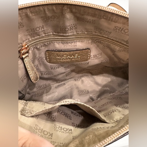 ✨Michael Kors Crossbody Bag in Metallic Pink - Picture 12 of 15